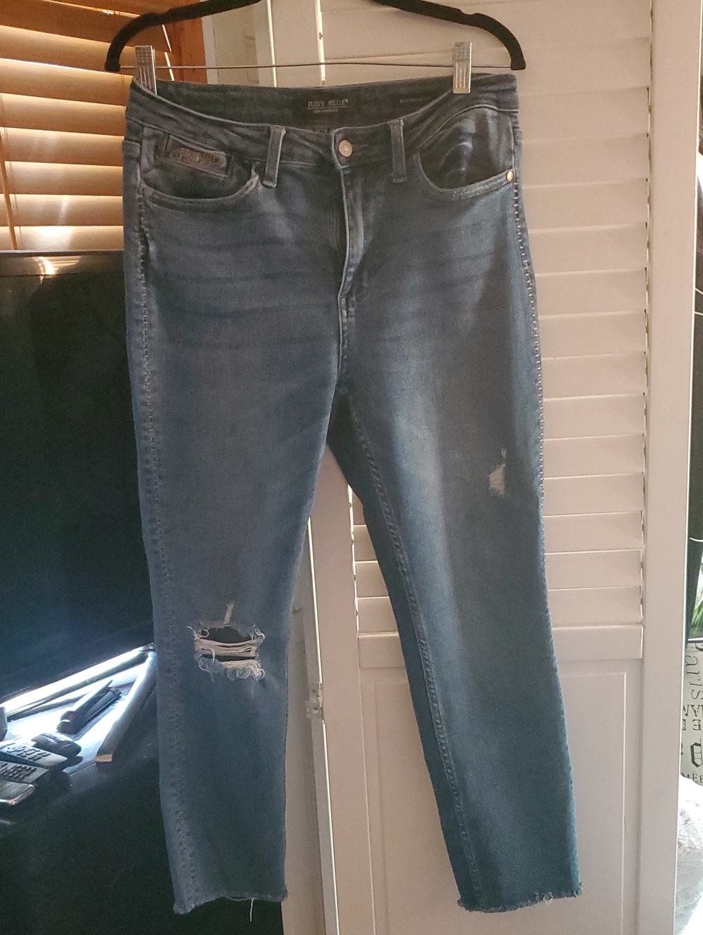 Judy Blue Women’s Blue Distressed Slim Jeans